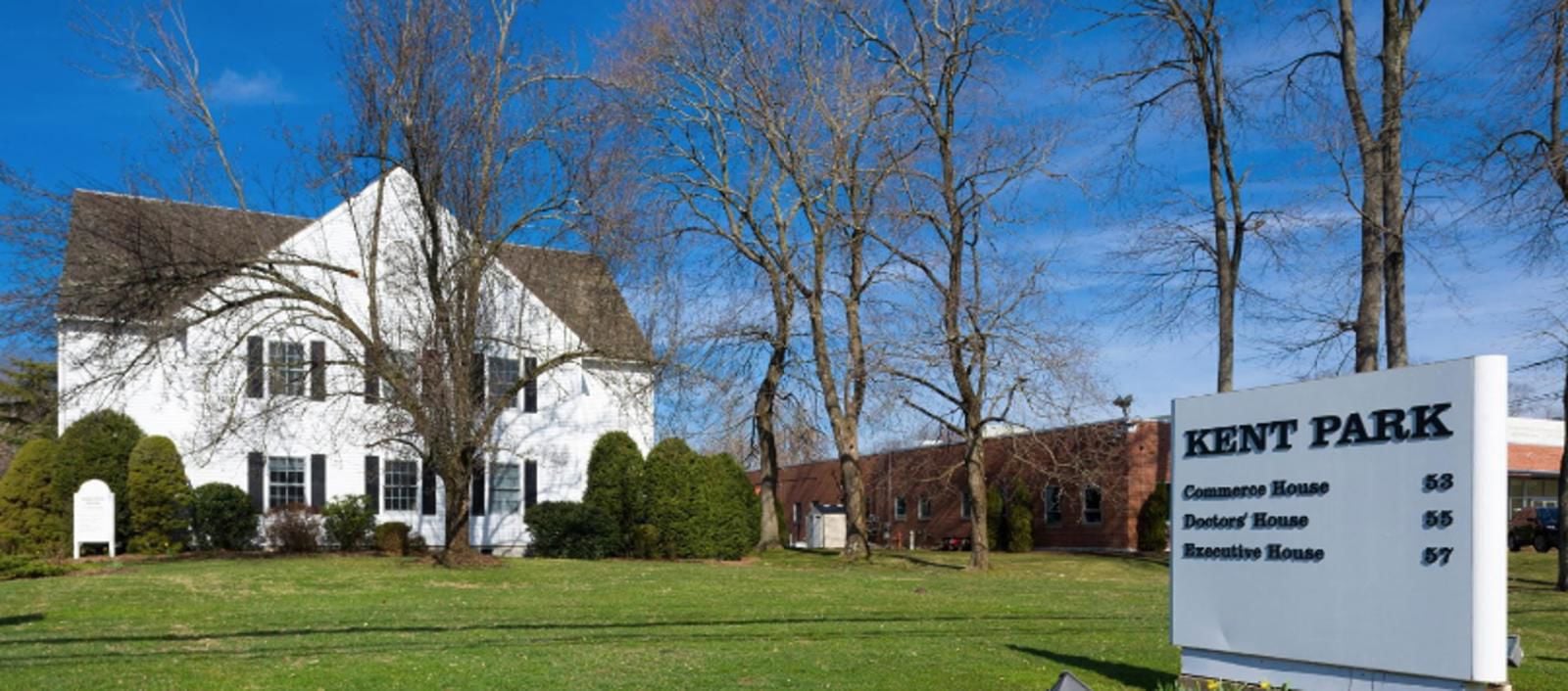 Kent Park Executive House 57 Danbury Road - Image 2