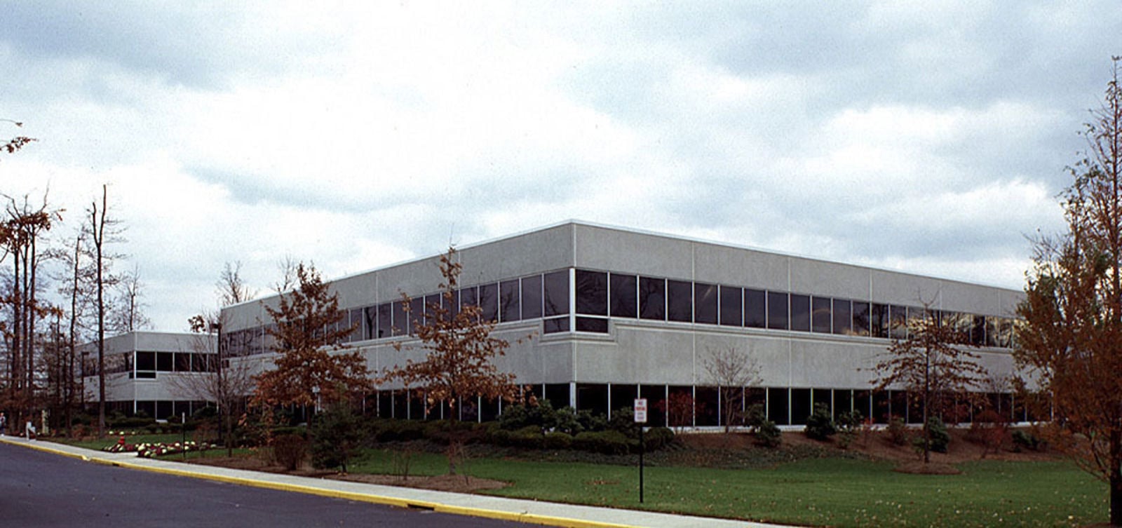 15000 Midlantic bldg photo