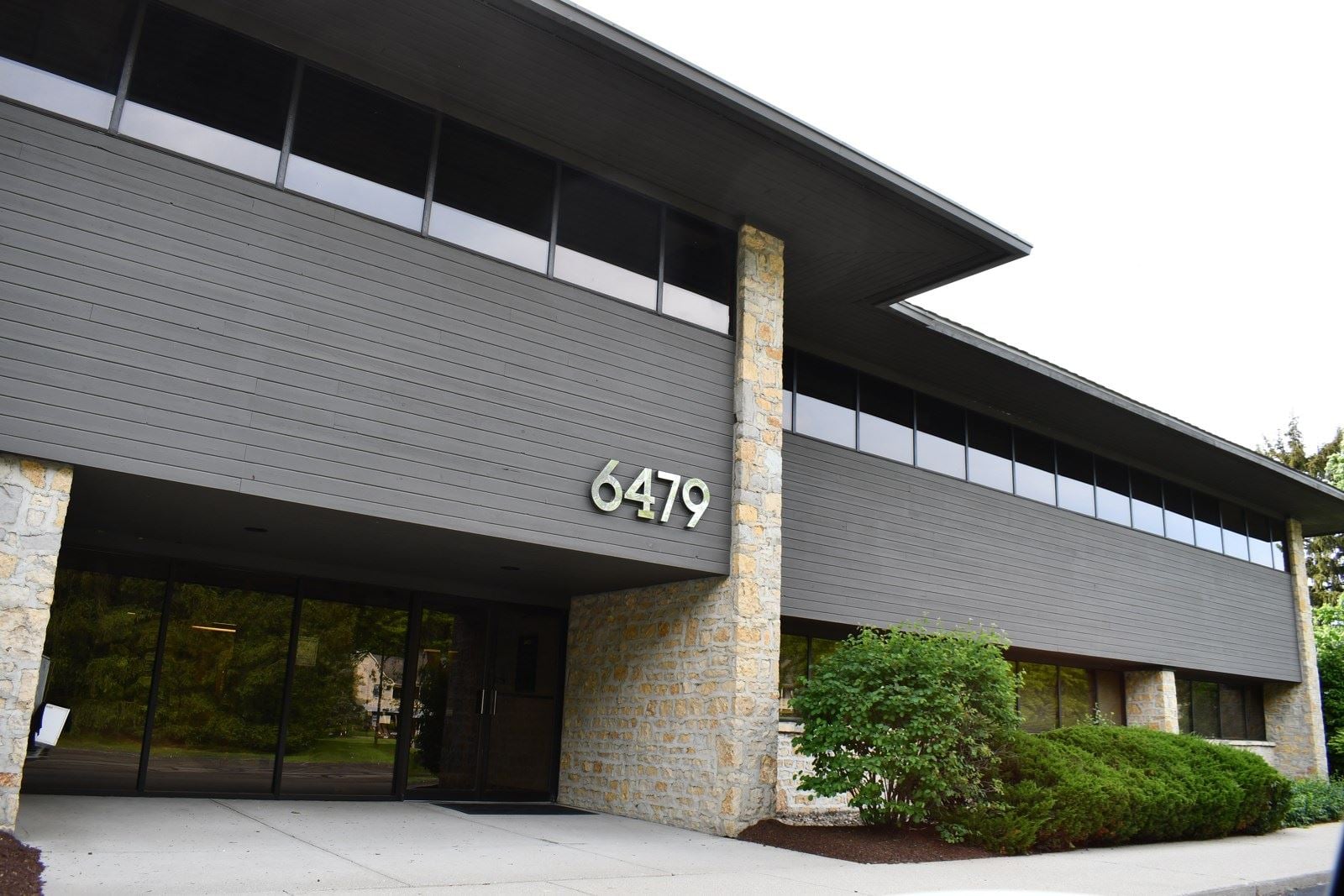 6479 Reflections exterior.JPG