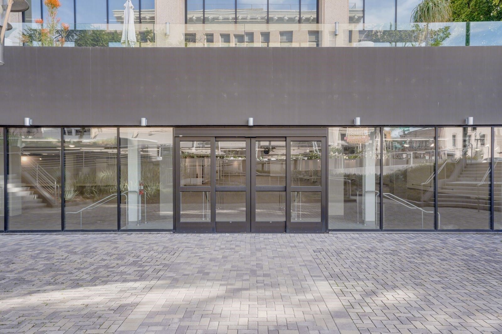 Suite G040 - Entrance