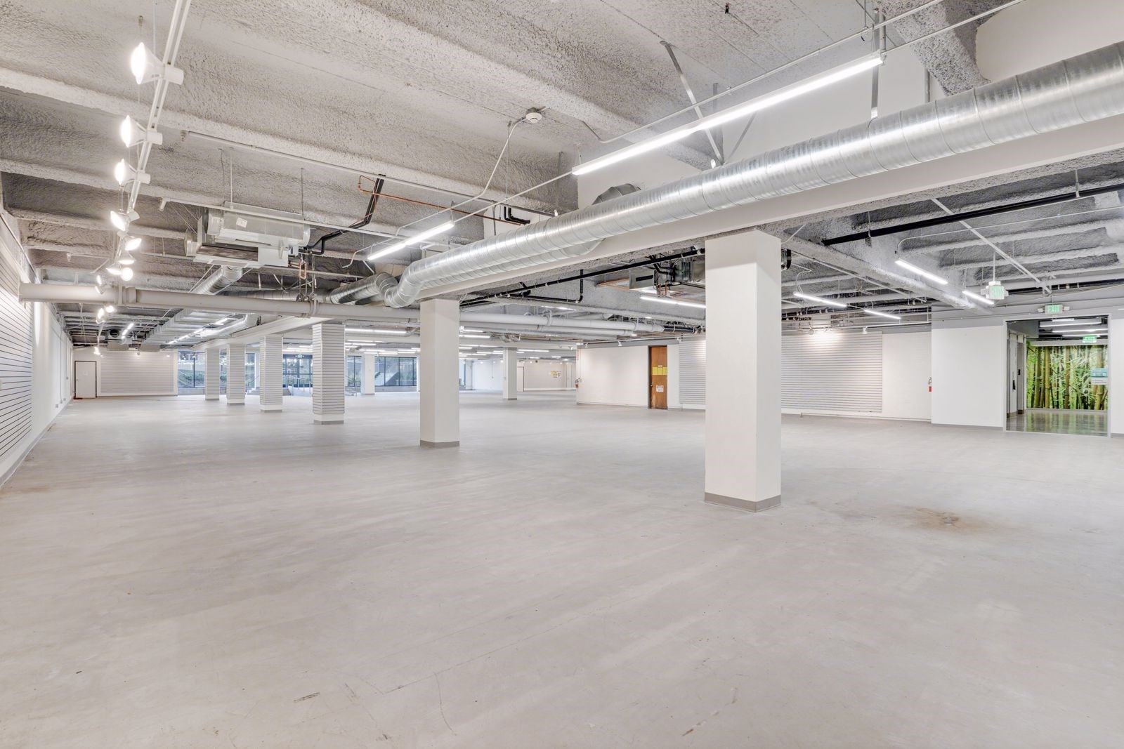 Suite G040 - Main area