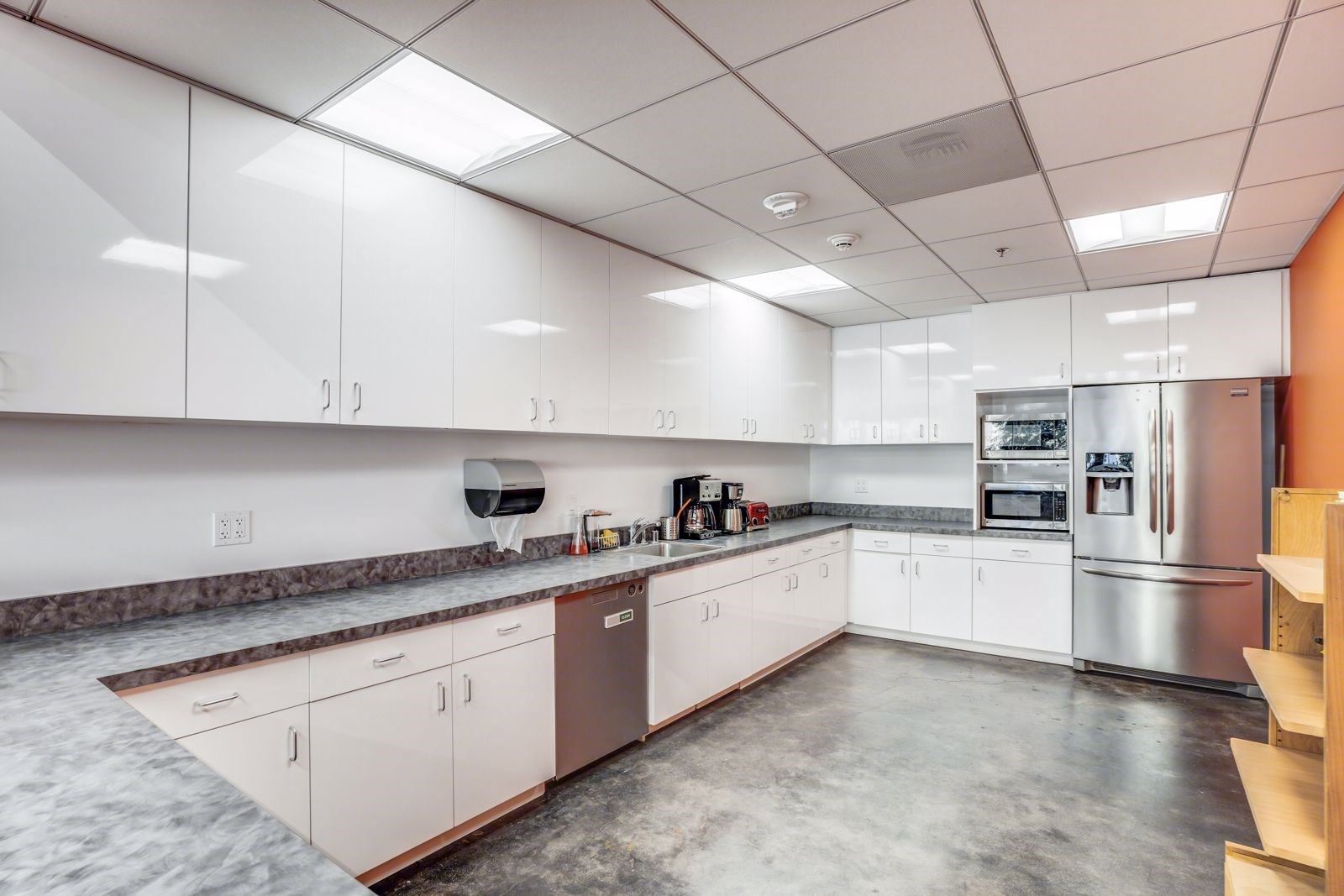 Suite 120 - Kitchen
