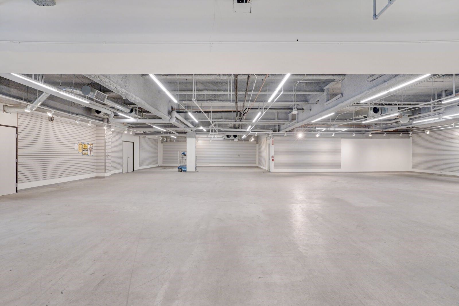 Suite G040 - Main area