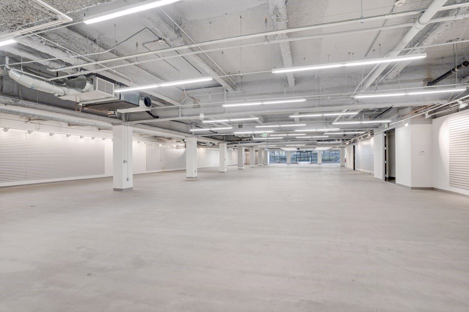 Suite G040 - Main area