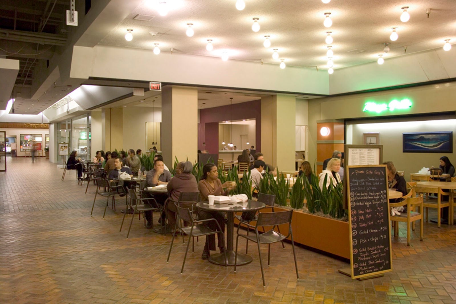 CNP Retail Level Plaza Grill Dining Corridor