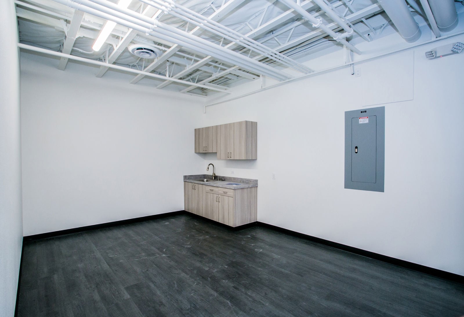 Suite 206 - Kitchenette