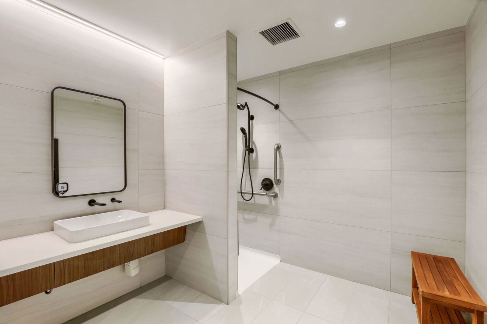1899 Wynkoop Street - Web Quality - 009 - 09 Bathroom