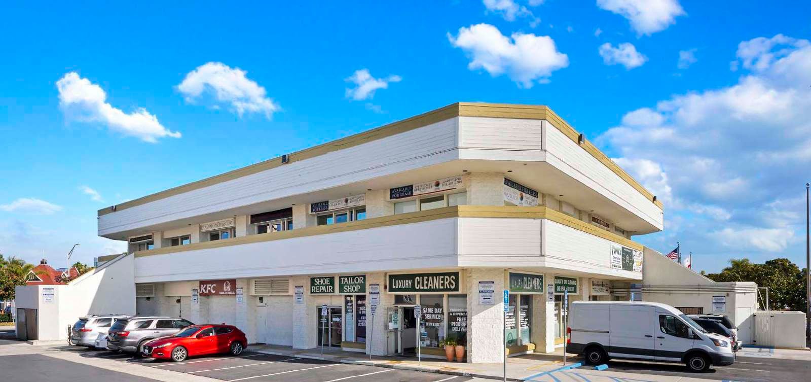 100-150 B Avenue_Coronado_Bro2