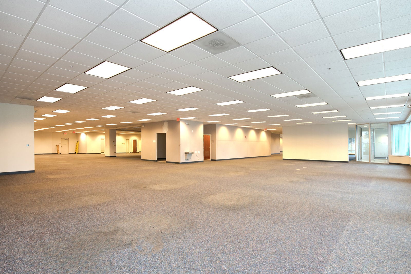 First Class Office/Warehouse/Flex Space 8020 Tyler Boulevard - Image 11