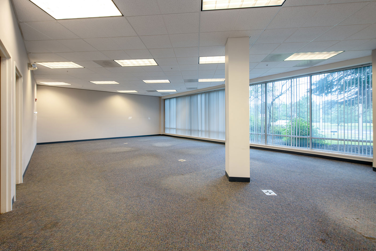 First Class Office/Warehouse/Flex Space 8020 Tyler Boulevard - Image 9