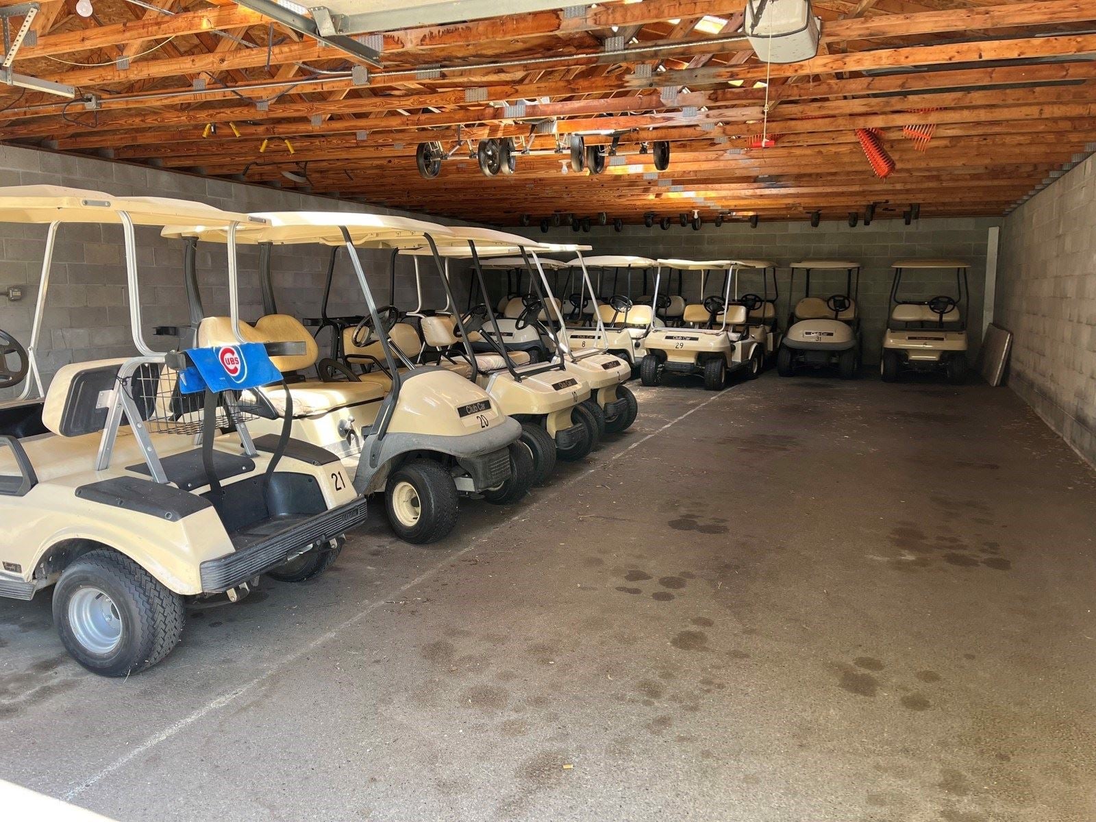 Garage w Carts