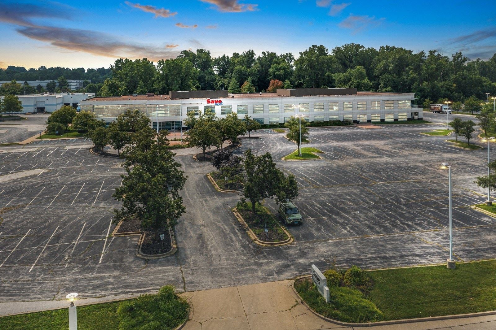 100-Corporate-Office-Dr-Earth-City-MO-54