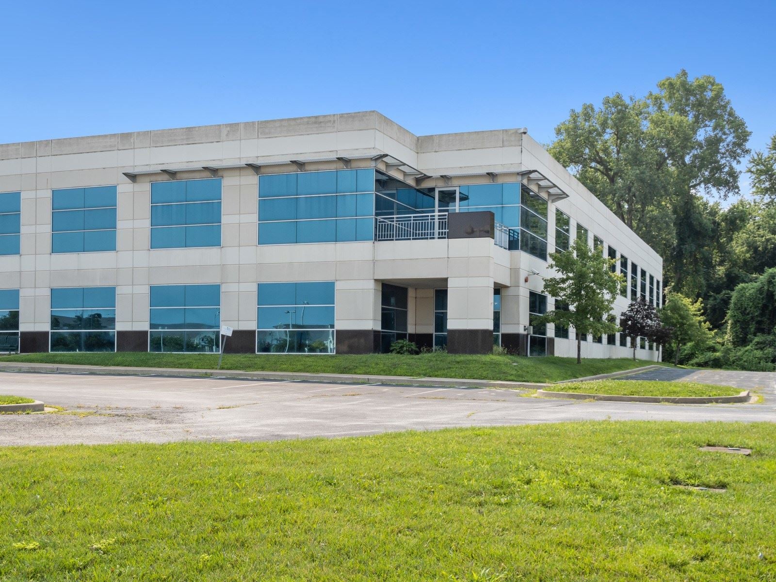 100-Corporate-Office-Dr-Earth-City-MO-7