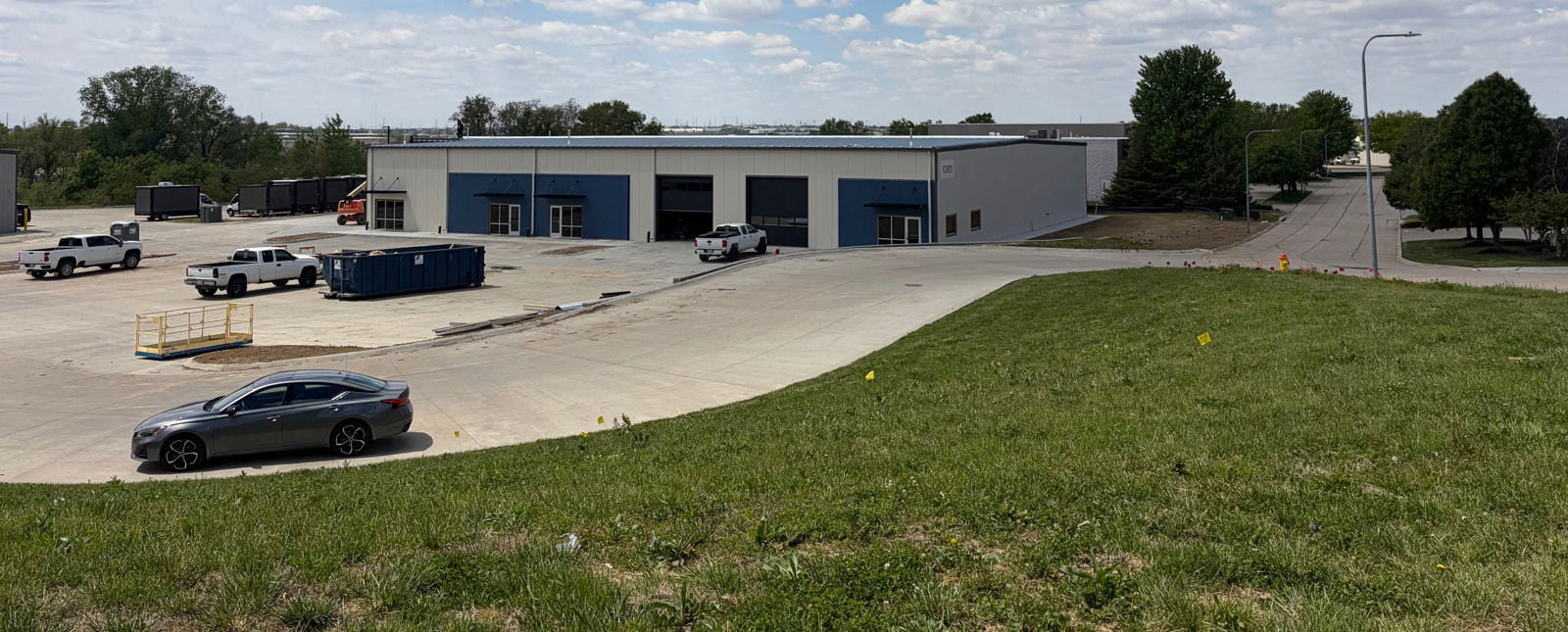 New Olive Street Flex Building + Outside Storage 10811 Olive Street - Image 2