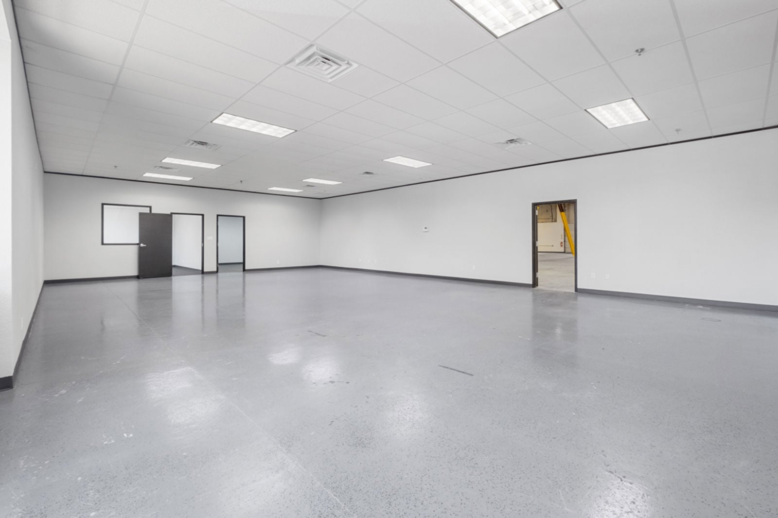 McKalla 4 - Suite 150 - 06 - Interior 1