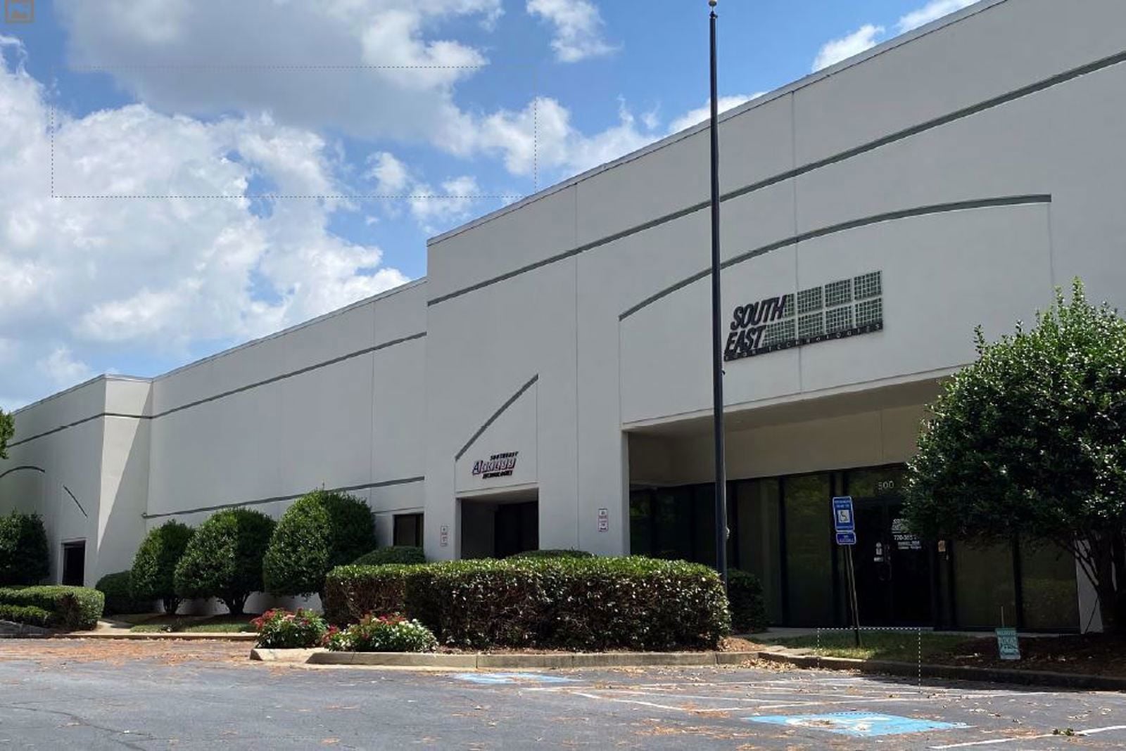 5050 Oakbrook building.JPG