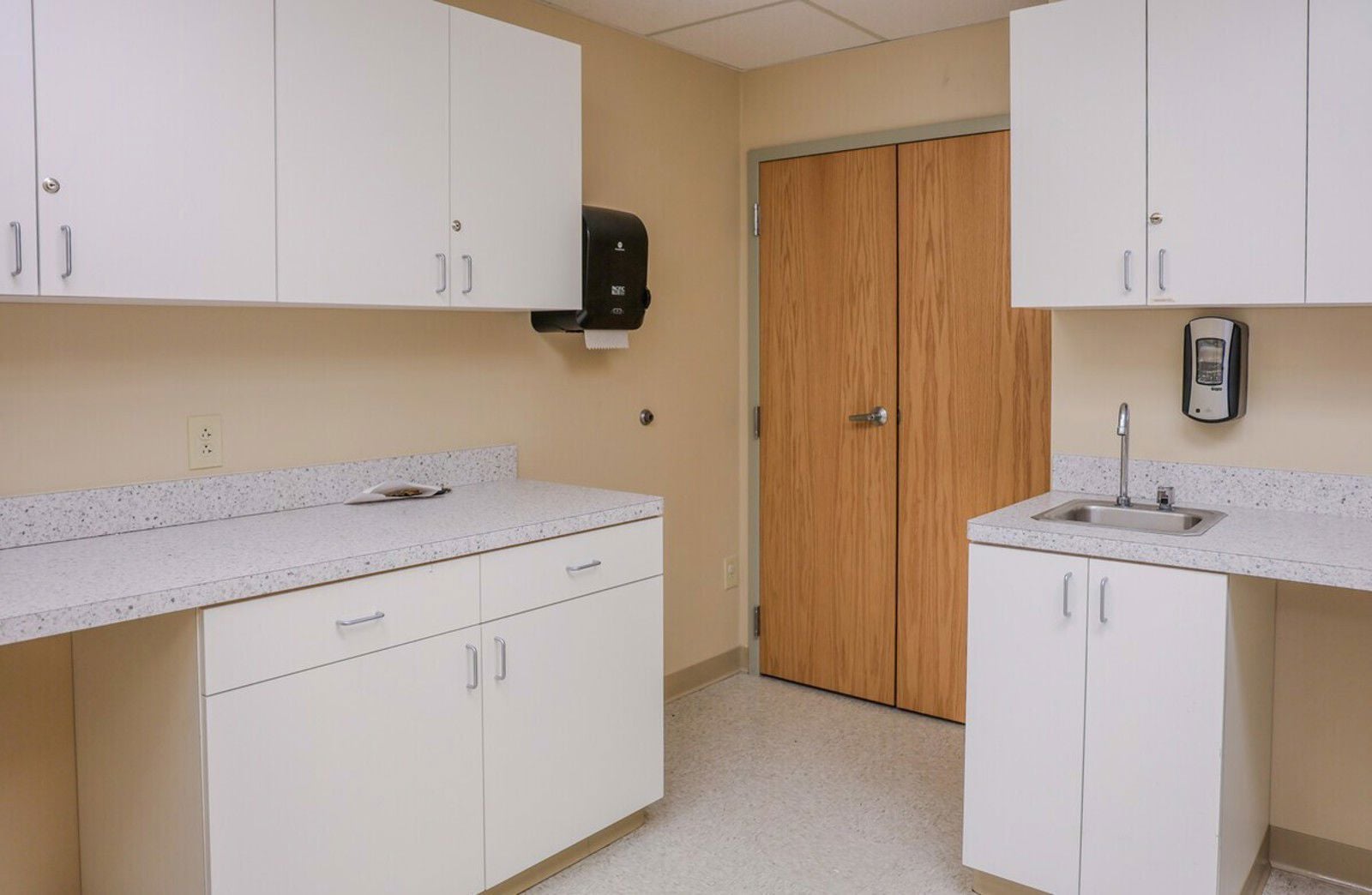 Middleburg Medical Arts - Buildings I & II 18660 Bagley Road - Image 9