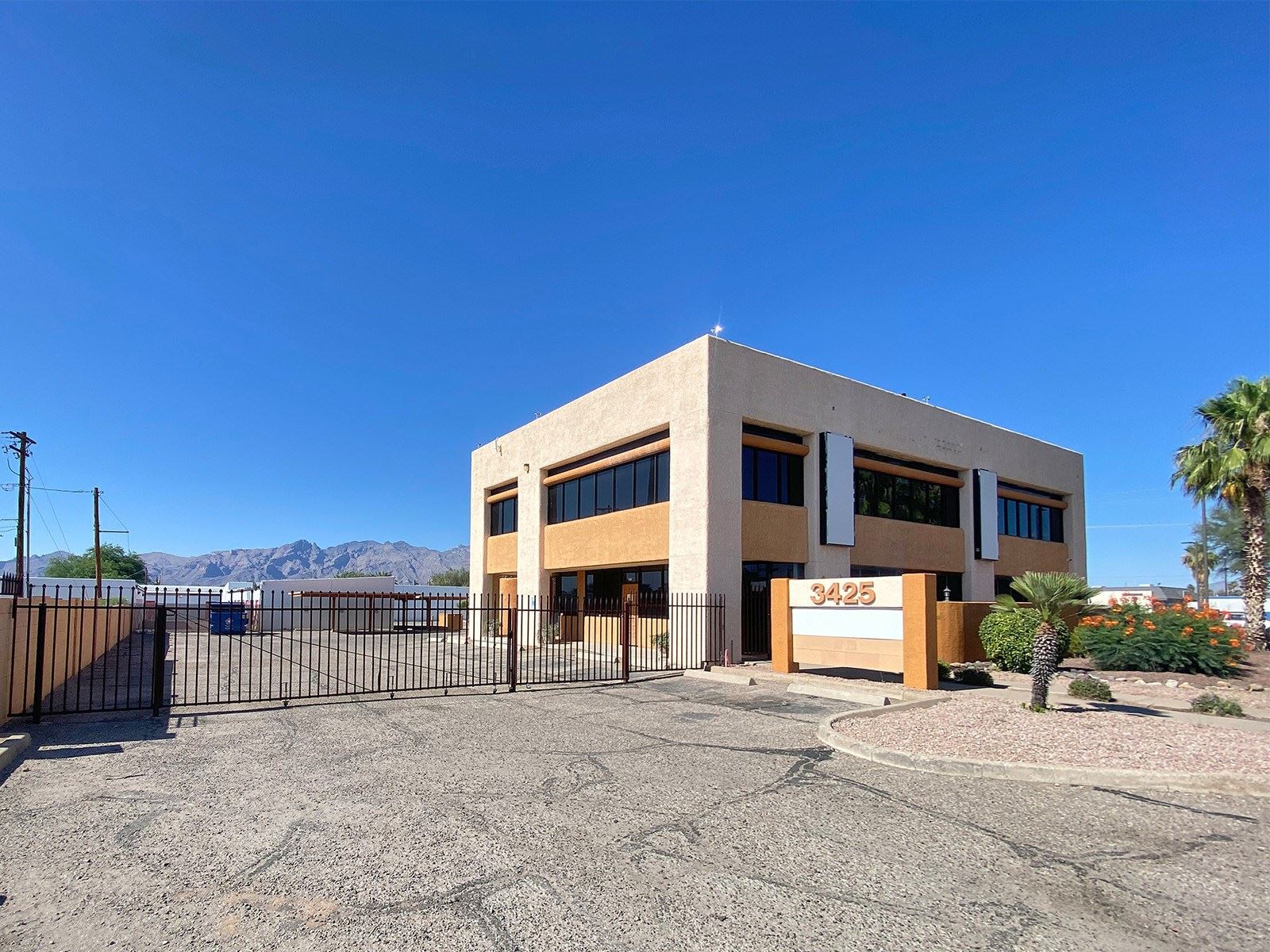 3425 E Grant Rd - Cover2.JPG