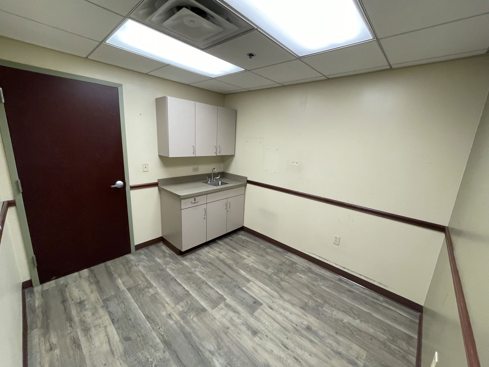 Suite T02 - Exam Room
