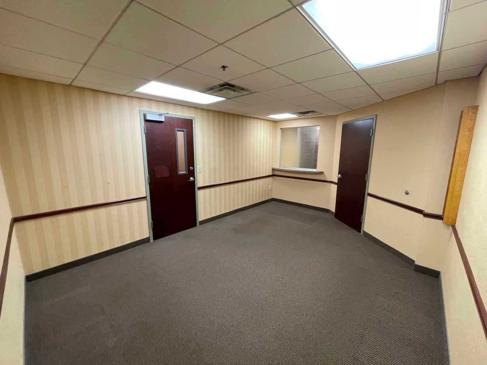 Suite T02 - Waiting Room