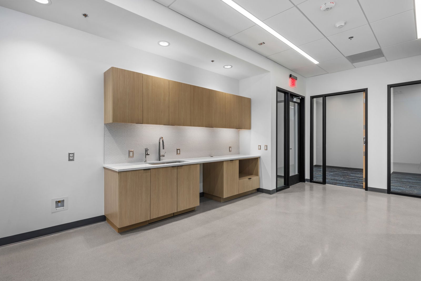 Suite 460 - Break Area