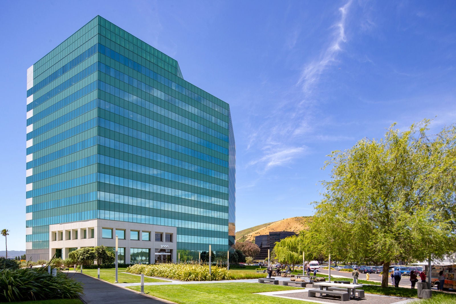 2000 Sierra Point_Day-Ext_SK1A8169