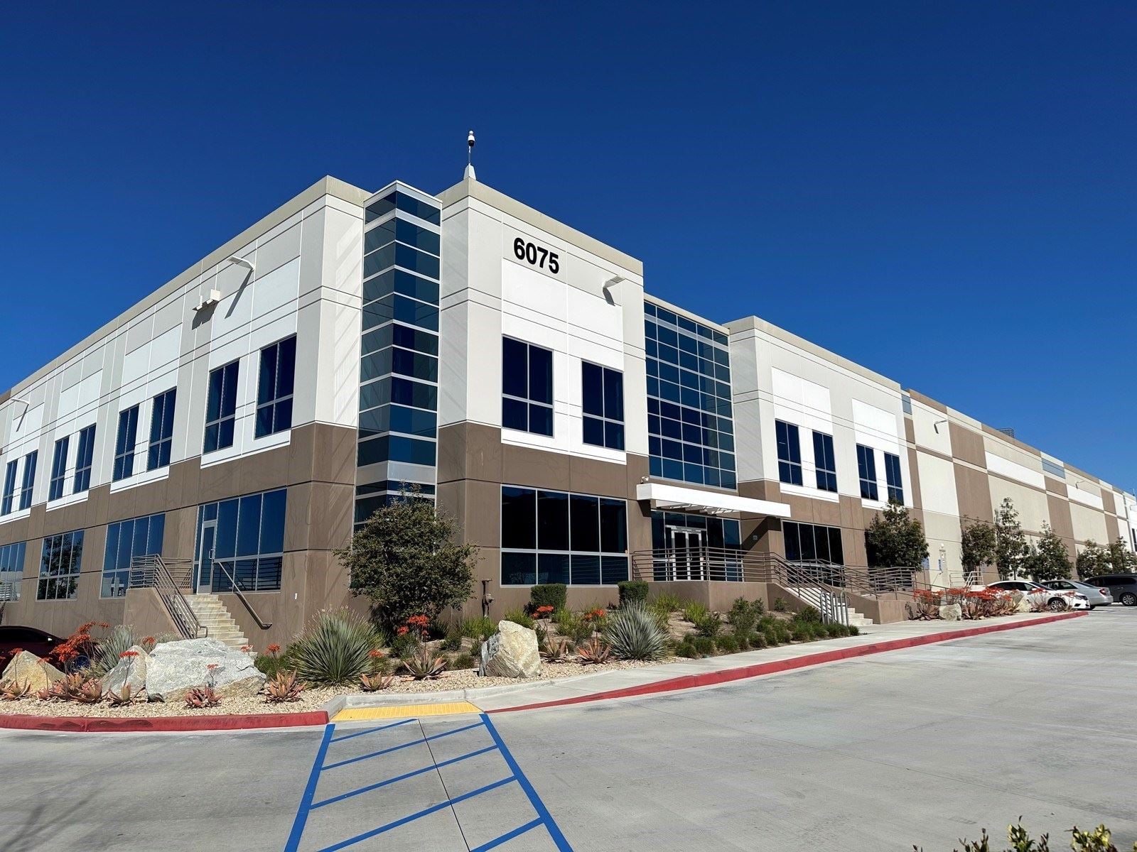 Lance photo brochure