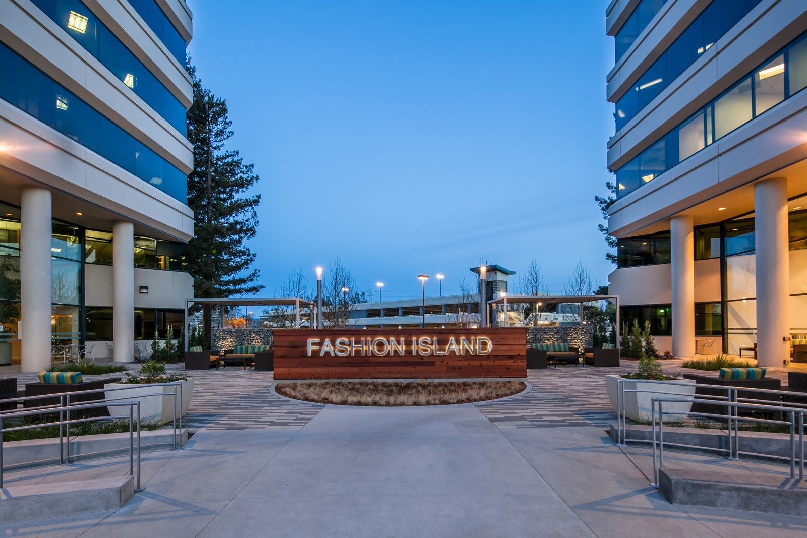 1450 Fashion Island Blvd - Signage