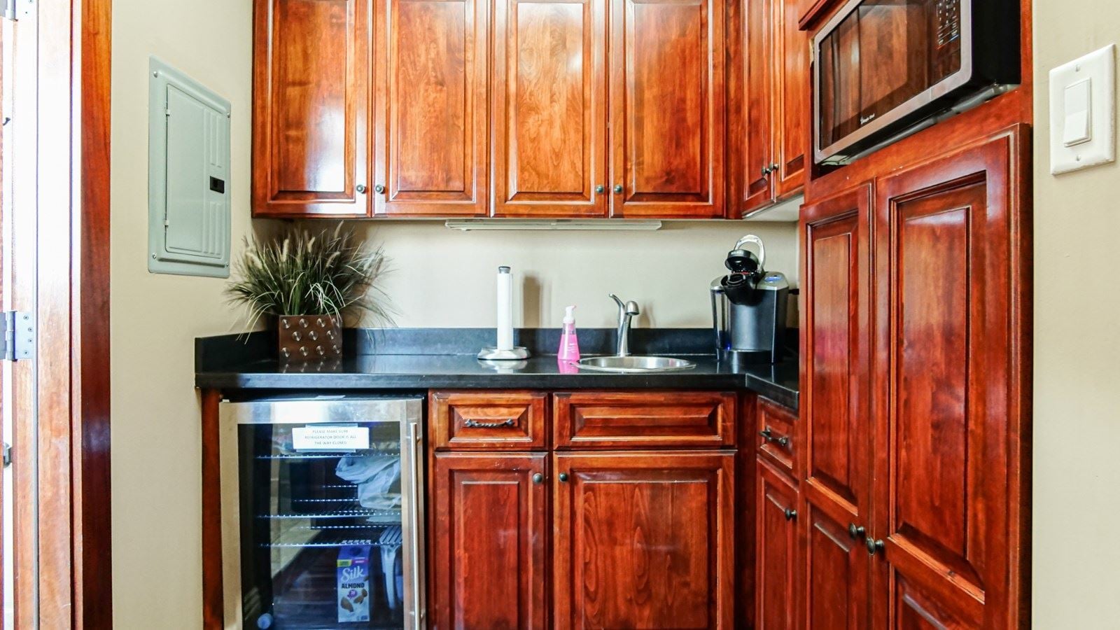 Common Area - Kitchenette - 116 S. Catalina Ave. Redondo Beach, CA (50 of 69)