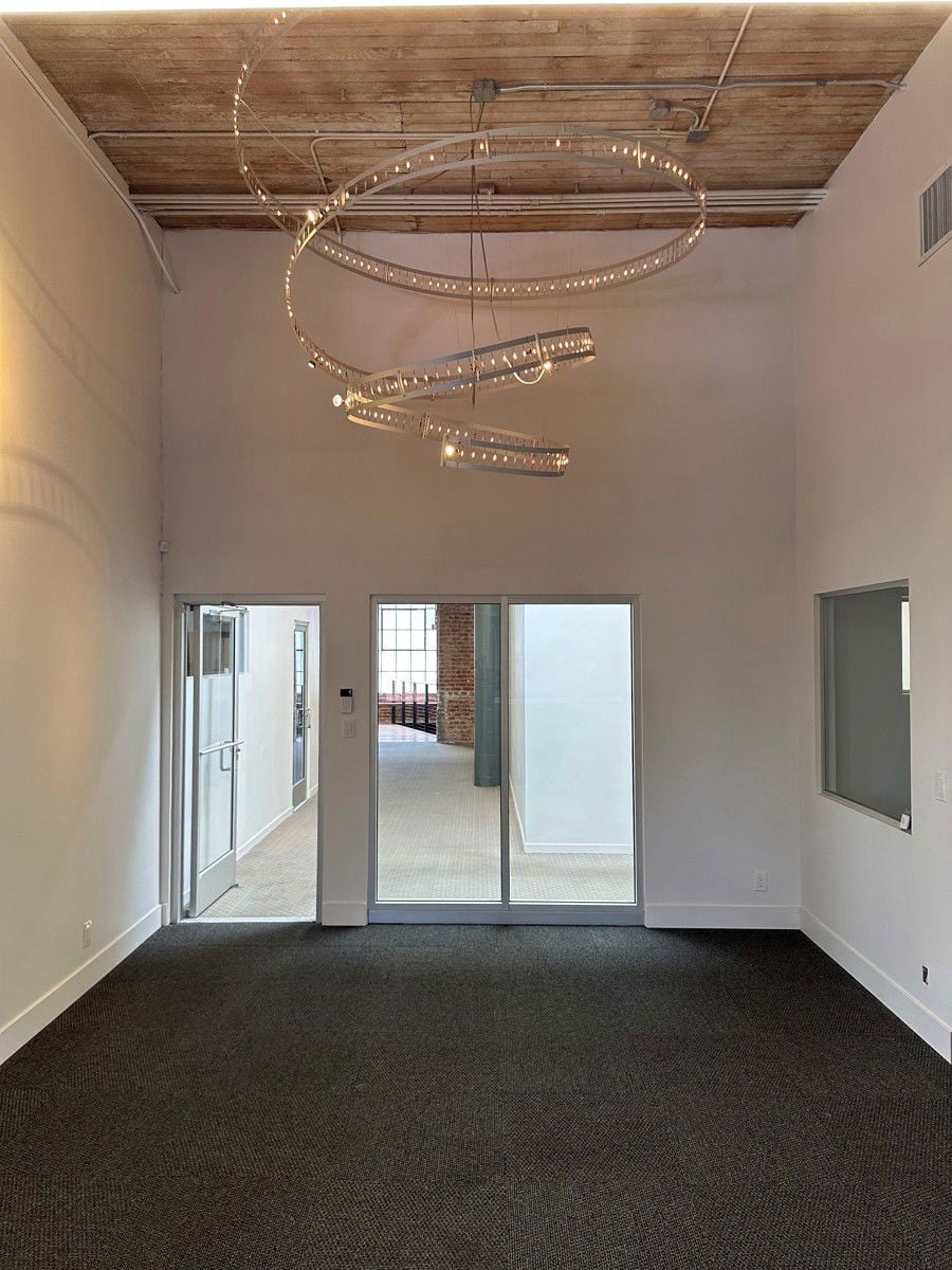 52-Interior_Chandelier