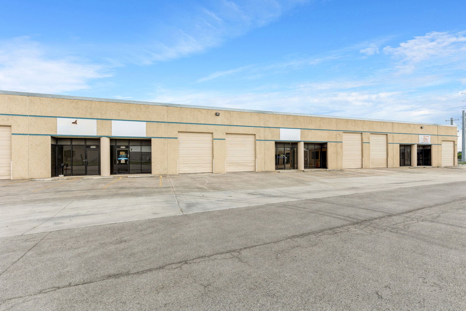 10_500850305032504251005128ServiceCenterDrive_2013_HiRes