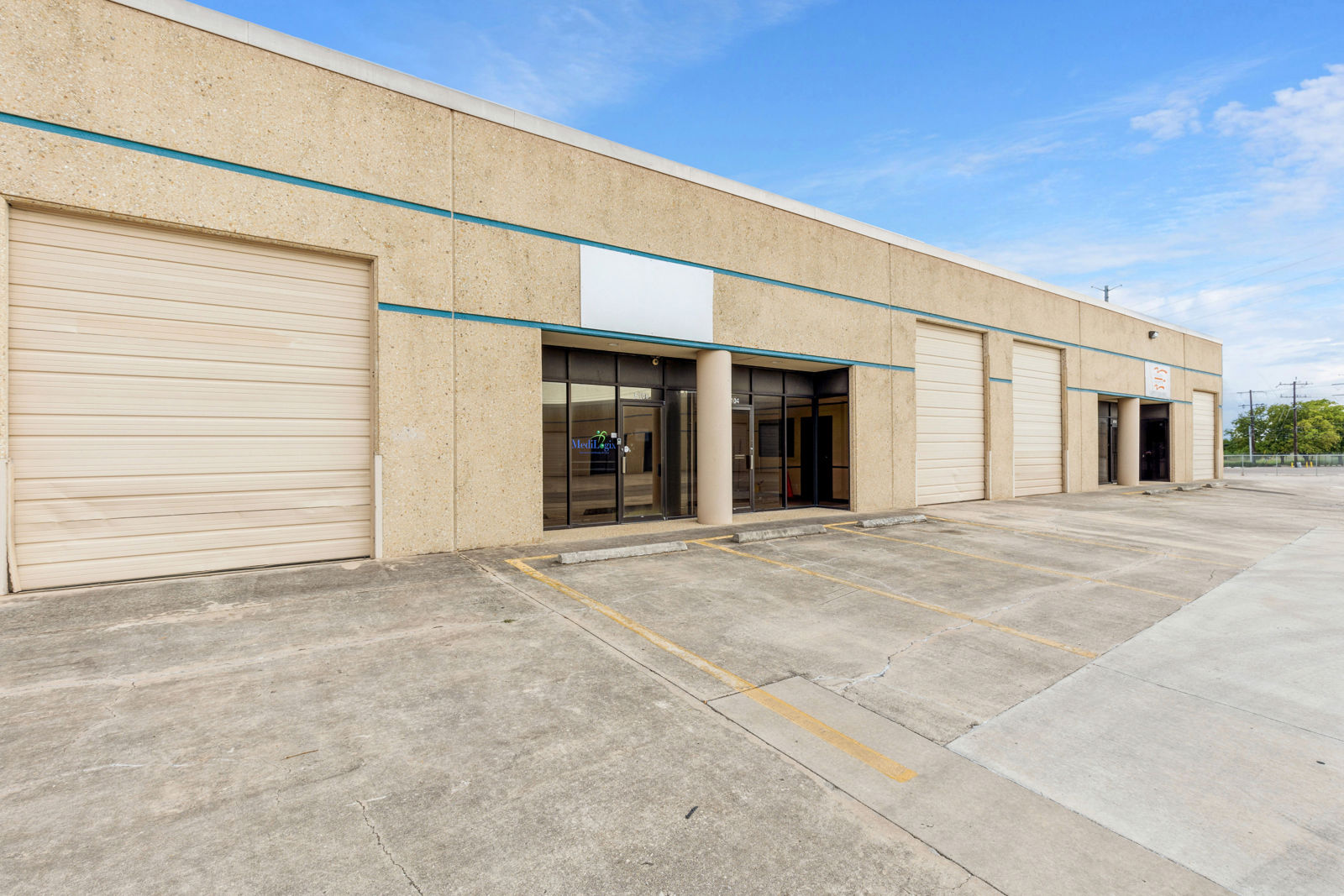 09_500850305032504251005128ServiceCenterDrive_2012_HiRes