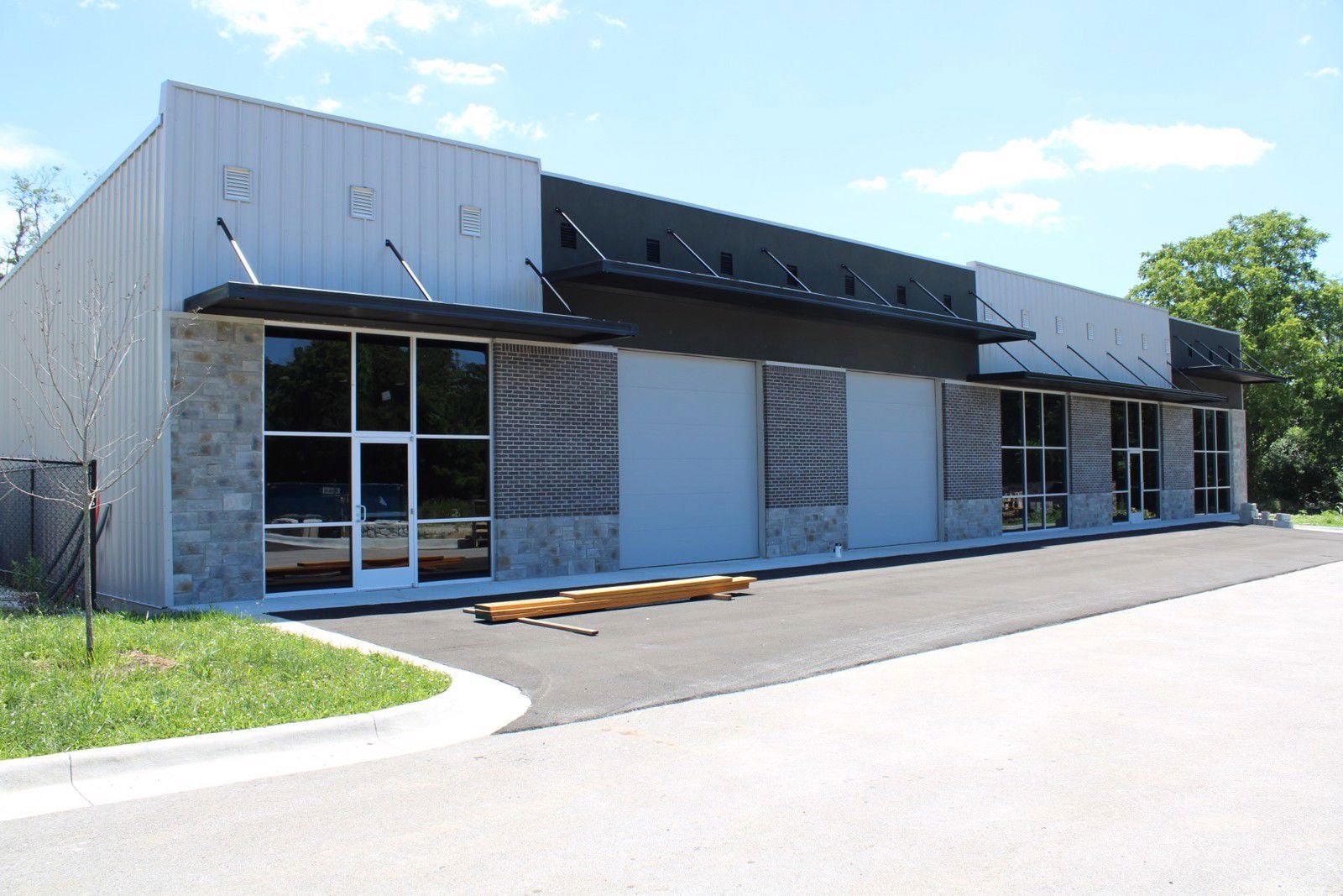 Gateway Business Plaza Northeast Campbell Road - Image 4