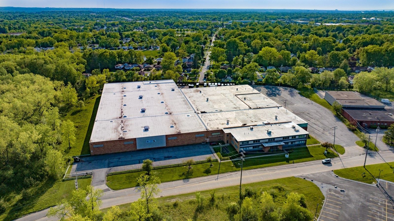 ±140,000 SF WAREHOUSE/DISTRIBUTION SPACE  18450 South Miles Road - Image 2