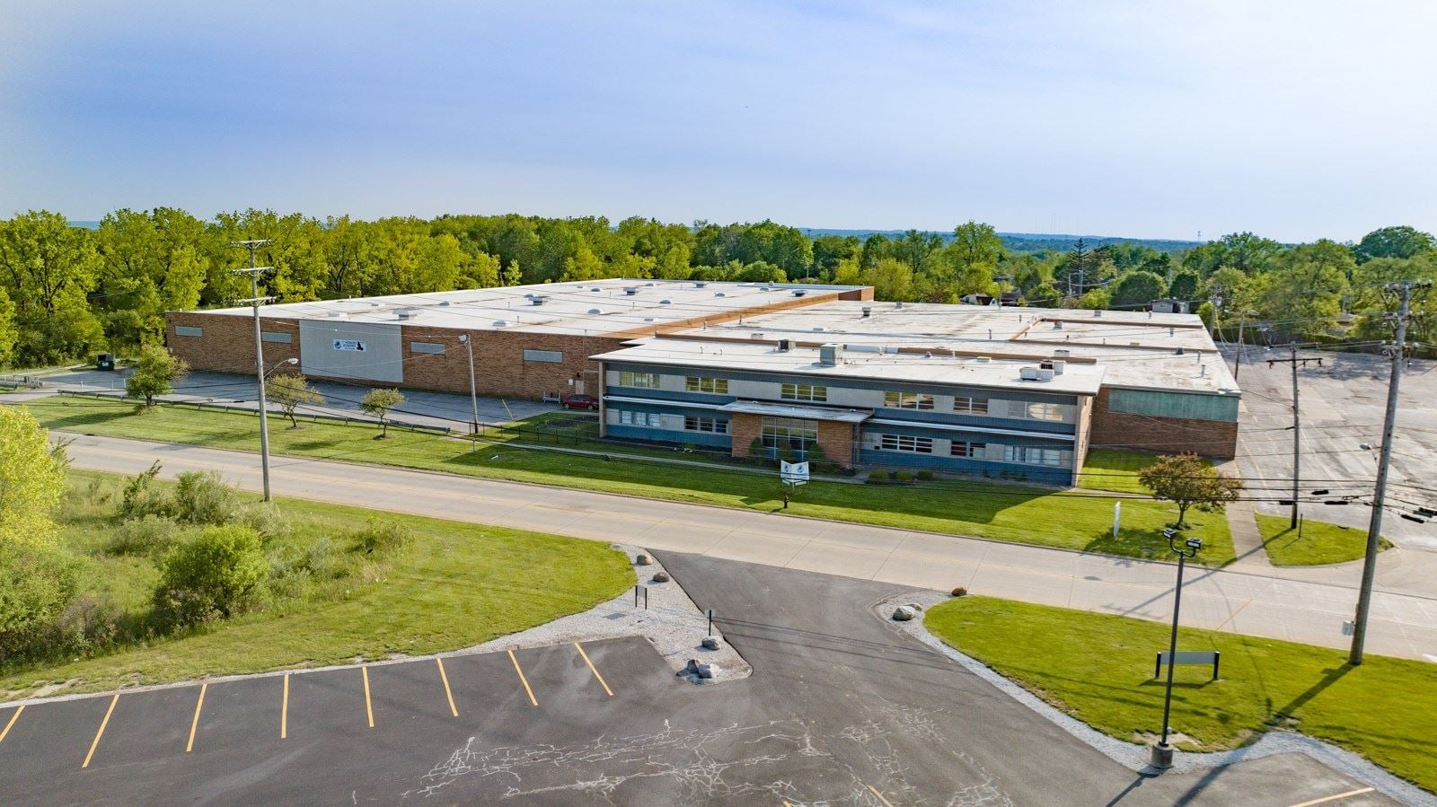 ±140,000 SF WAREHOUSE/DISTRIBUTION SPACE  18450 South Miles Road - Image 1