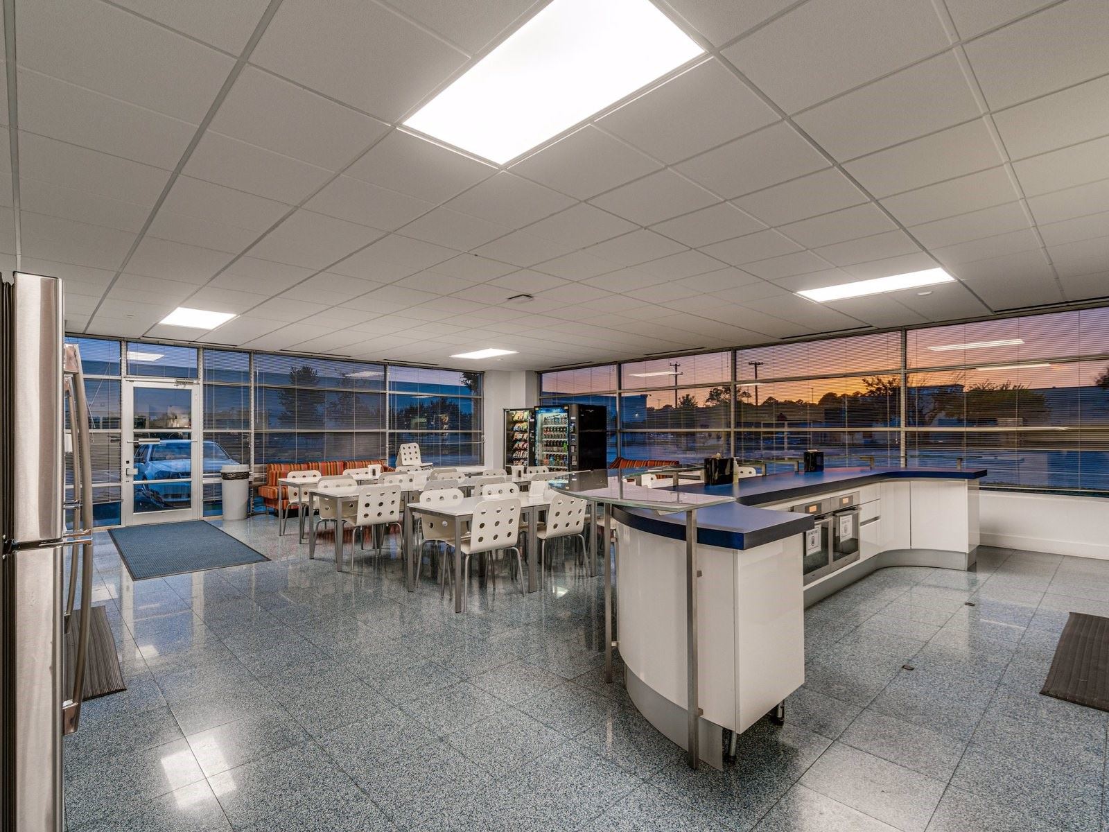 Airport Fwy @ Precinct Line 689 Airport Freeway - Image 7