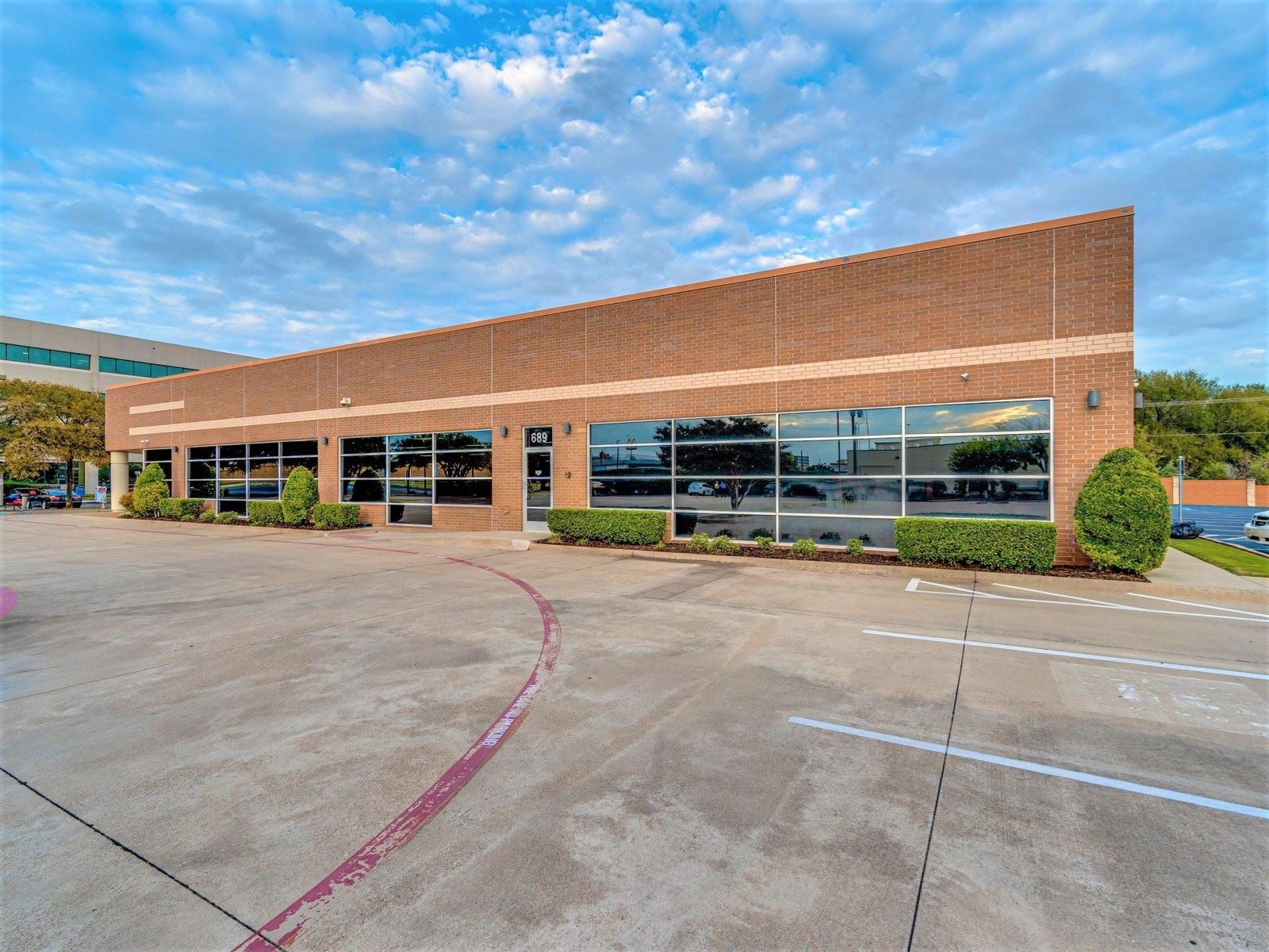 Airport Fwy @ Precinct Line 689 Airport Freeway - Image 2