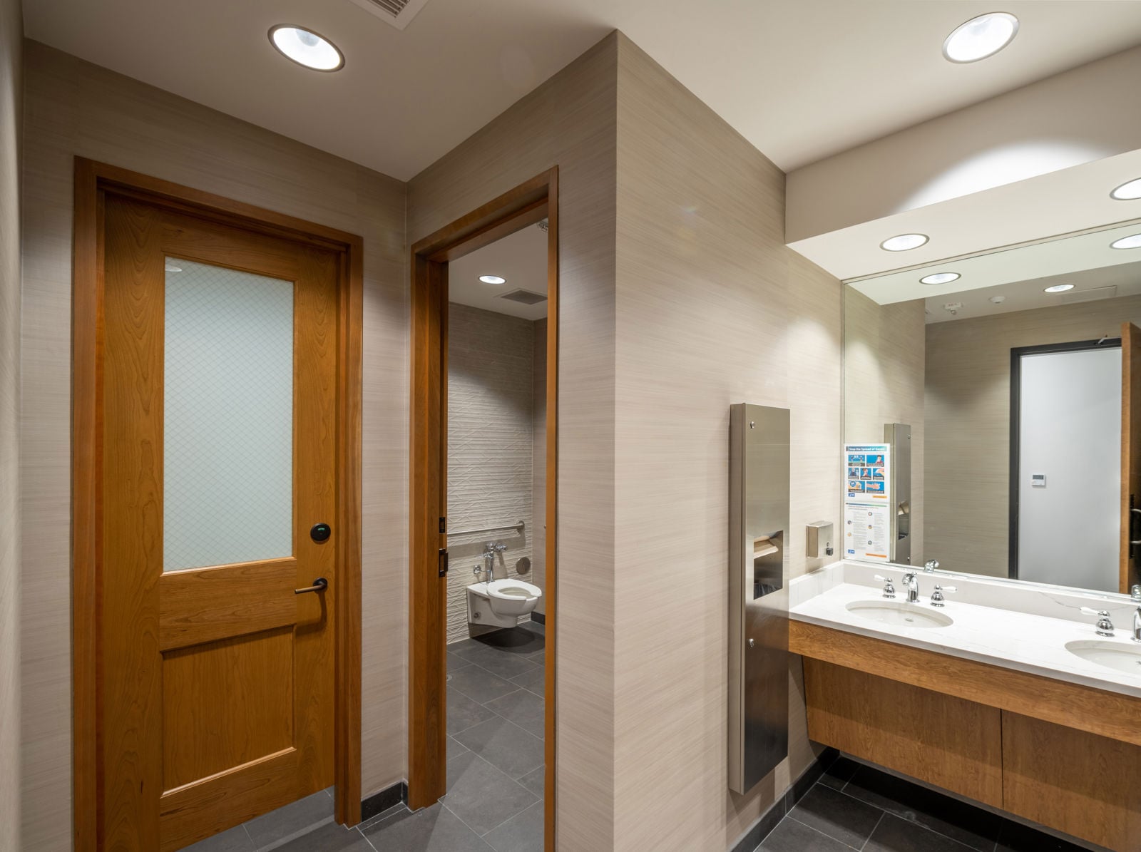 1422 East Grayson Street - Image 3